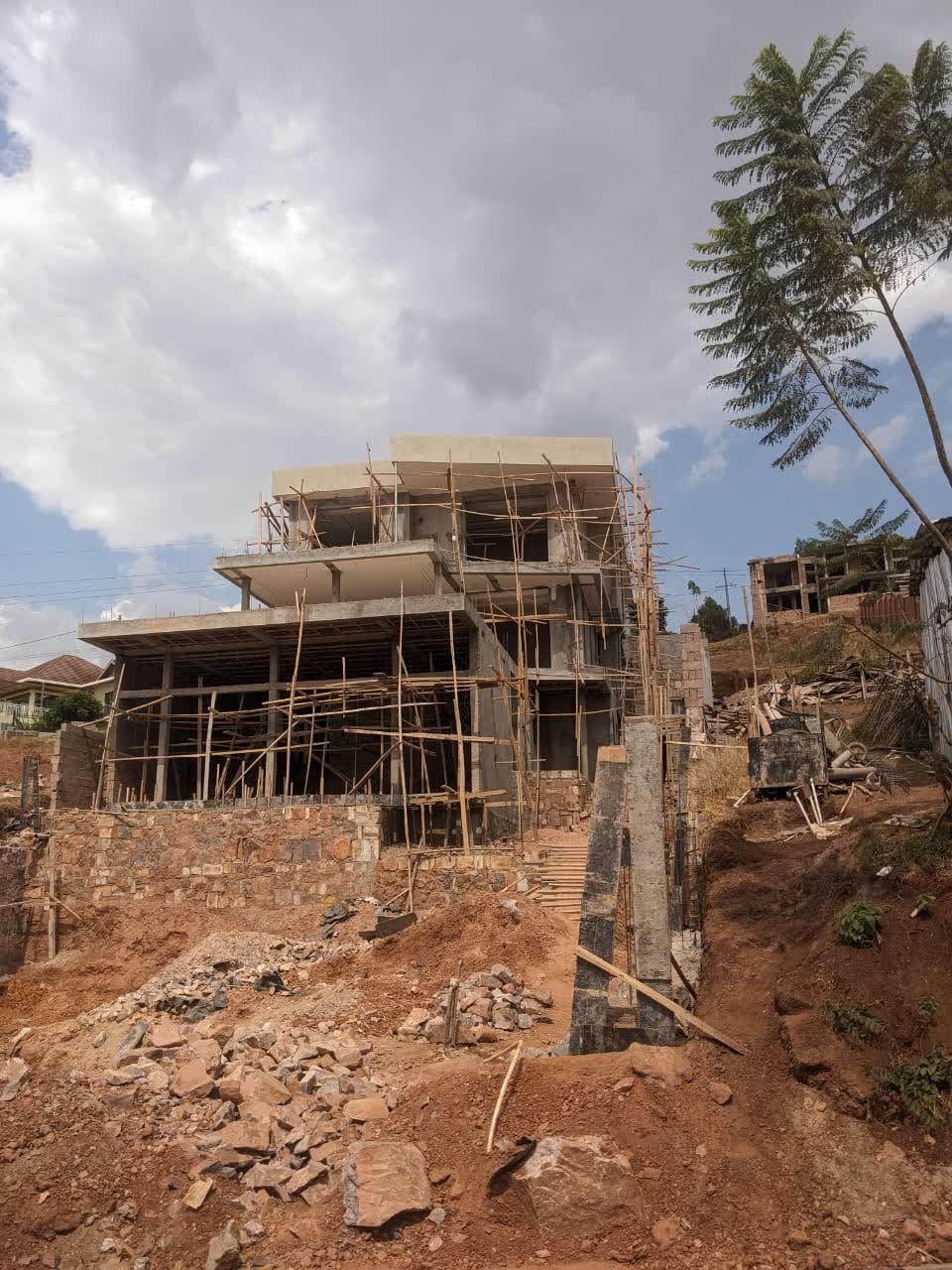 Structural blockwork and scaffolding at the Rebero hillside construction site